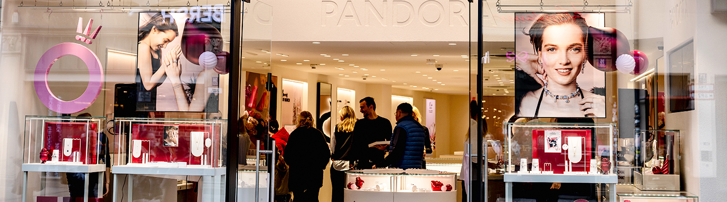 Photo of a Pandora store with customers
